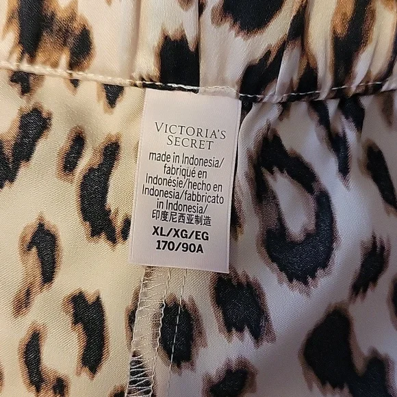 Women's silk cheetah print shorts - Picture 3 of 4